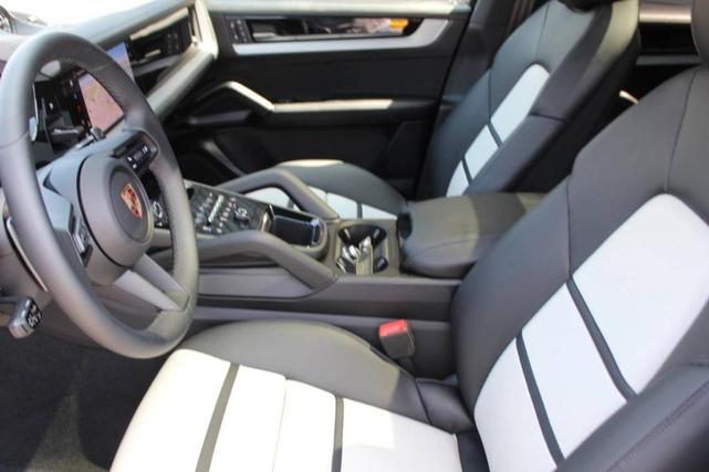 Photo of 2025 Gray Porsche Cayenne