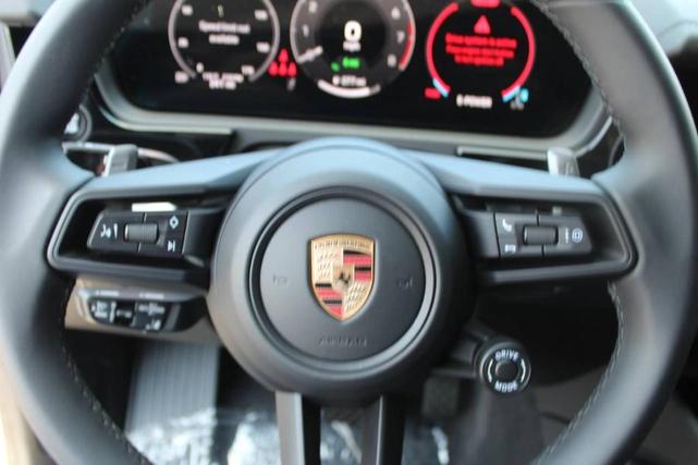 Photo of 2025 Gray Porsche Cayenne