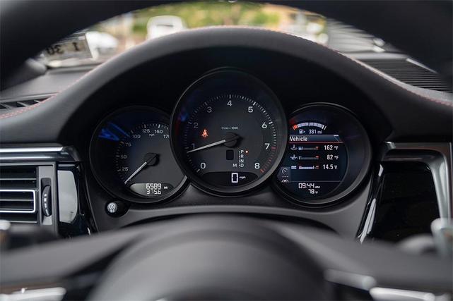 Photo of 2025 Black Porsche Macan