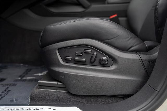 Photo of 2025 Cashmere Beige Metallic Porsche Cayenne