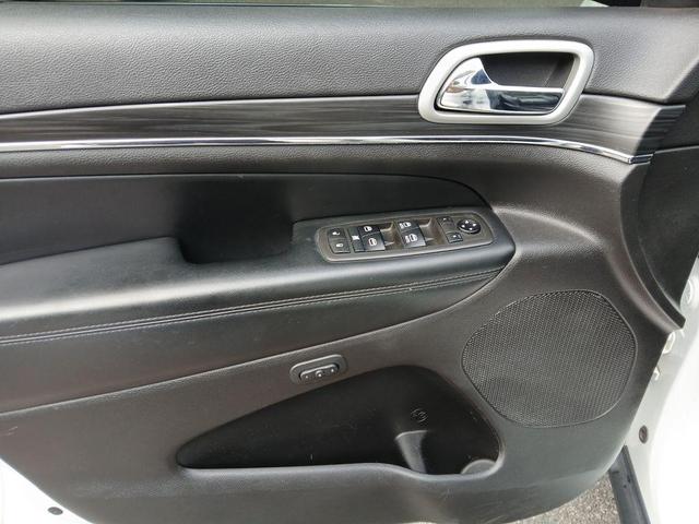 Photo of 2021 Bright White Clearcoat Jeep Grand Cherokee