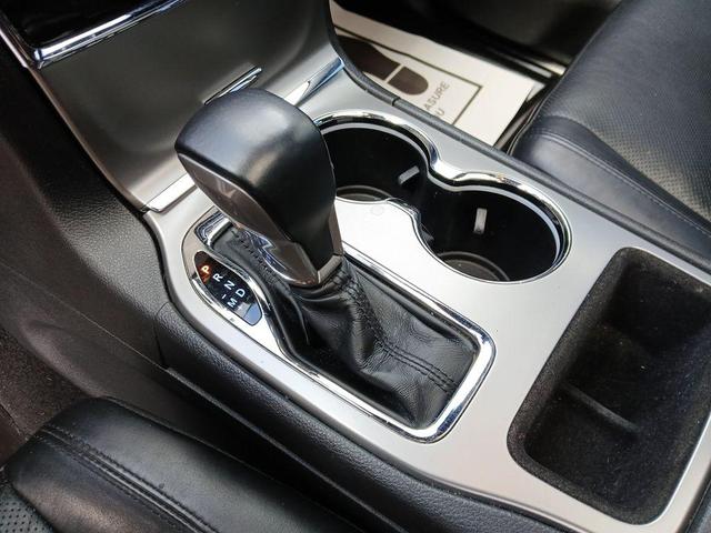 Photo of 2021 Bright White Clearcoat Jeep Grand Cherokee