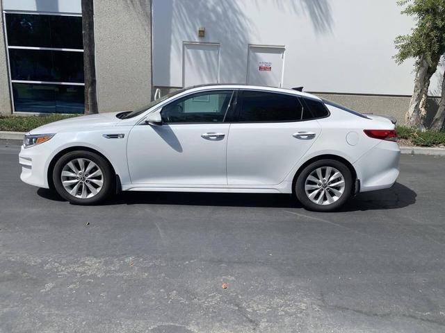 Photo of 2016 Snow White Pearl Kia Optima