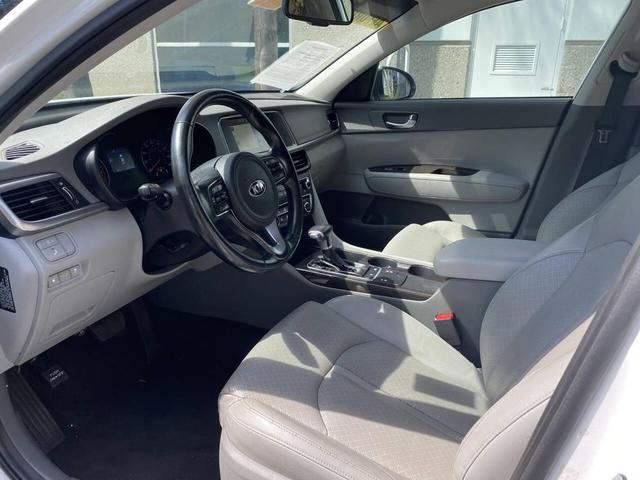 Photo of 2016 Snow White Pearl Kia Optima