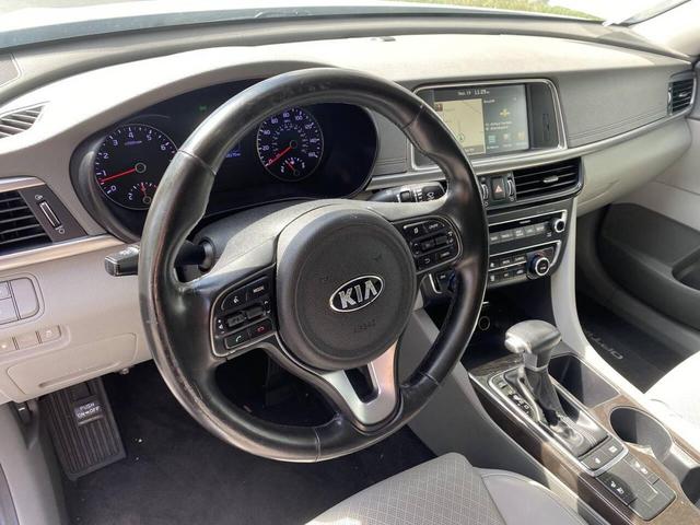 Photo of 2016 Snow White Pearl Kia Optima