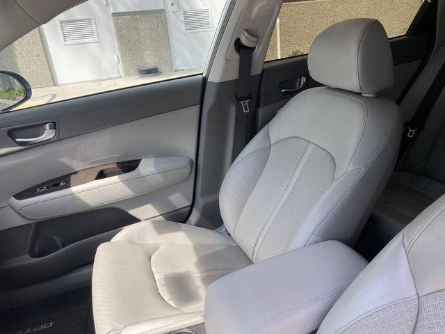 Photo of 2016 Snow White Pearl Kia Optima