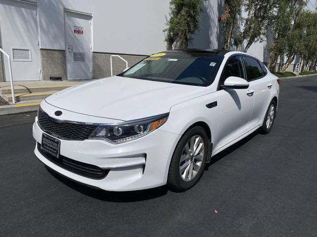 Photo of 2016 Snow White Pearl Kia Optima