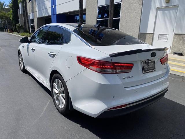 Photo of 2016 Snow White Pearl Kia Optima