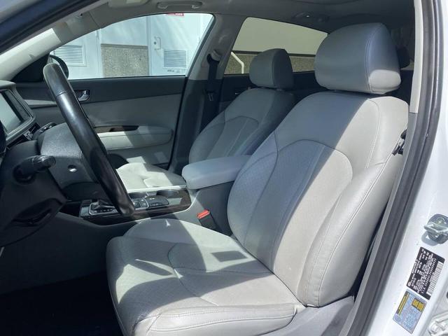 Photo of 2016 Snow White Pearl Kia Optima