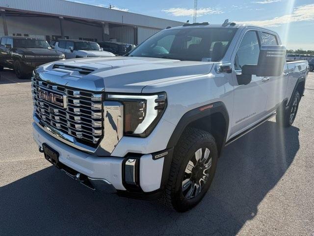 Photo of 2024 White Frost Tri-Coat GMC Sierra 2500