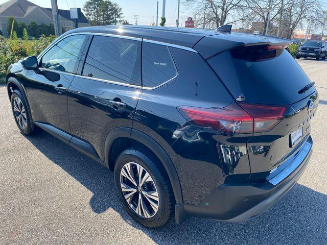 Photo of 2021 Super Black Nissan Rogue