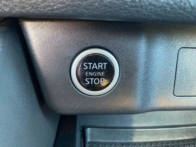 Photo of 2021 Super Black Nissan Rogue