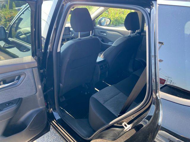 Photo of 2021 Super Black Nissan Rogue