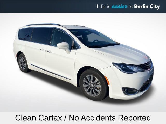 Photo of 2019 Bright White Clearcoat Chrysler Pacifica Hybrid