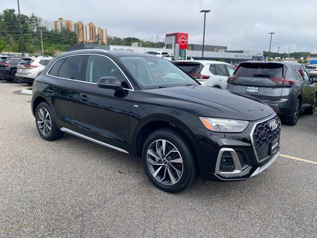 Photo of 2022 Black Metallic Audi Q5