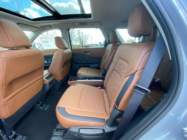 Photo of 2025 Boulder Gray Pearl Nissan Pathfinder