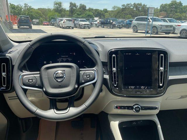Photo of 2026 Metallic Volvo XC40