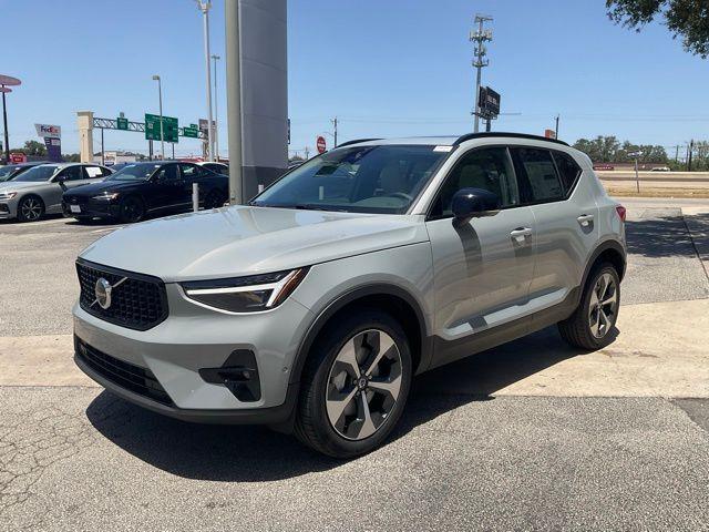Photo of 2026 Metallic Volvo XC40