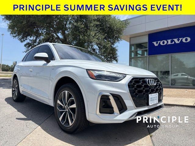 Photo of 2022 Glacier White Metallic Audi Q5