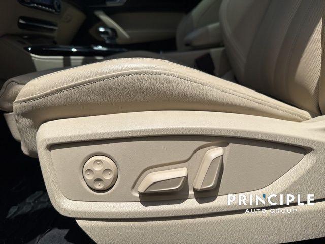 Photo of 2022 Glacier White Metallic Audi Q5