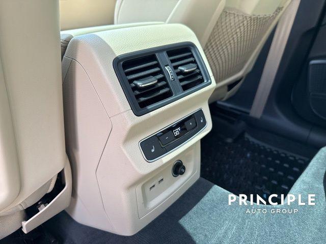 Photo of 2022 Glacier White Metallic Audi Q5