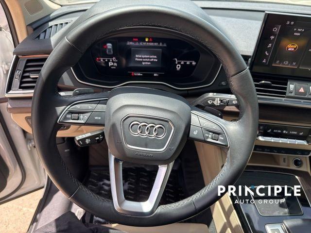 Photo of 2022 Glacier White Metallic Audi Q5