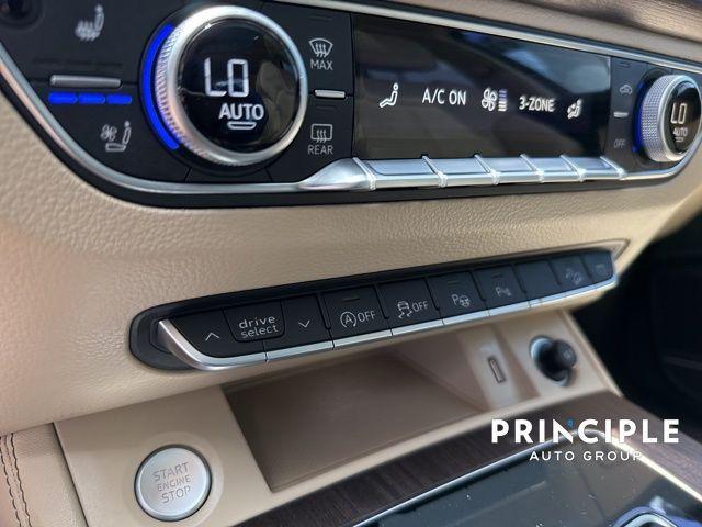 Photo of 2022 Glacier White Metallic Audi Q5