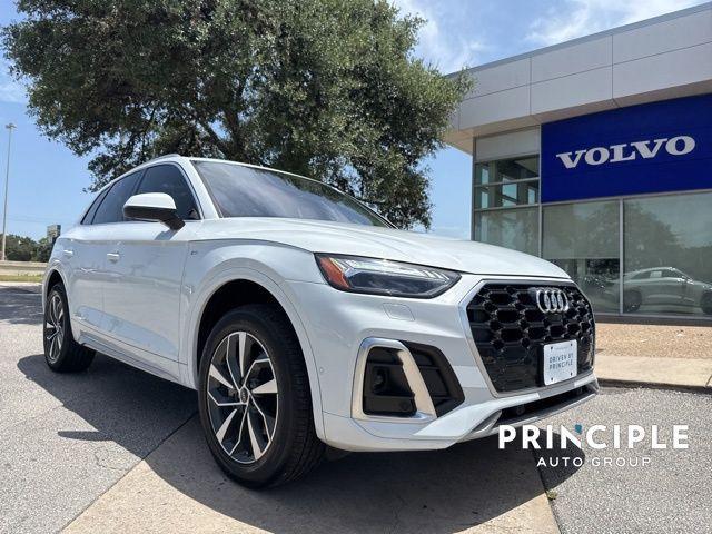 Photo of 2022 Glacier White Metallic Audi Q5