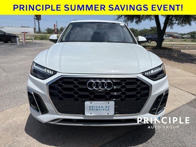 Photo of 2022 Glacier White Metallic Audi Q5