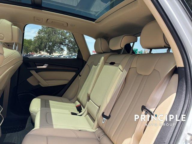Photo of 2022 Glacier White Metallic Audi Q5