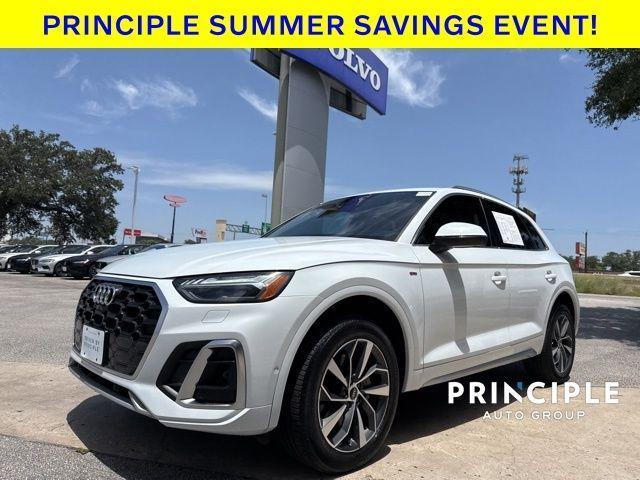Photo of 2022 Glacier White Metallic Audi Q5