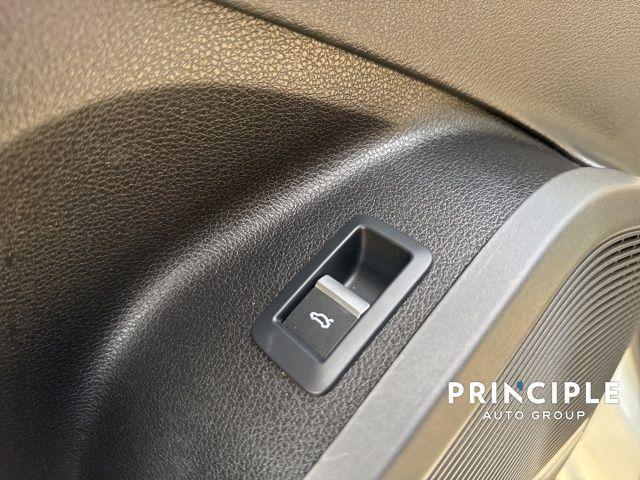 Photo of 2022 Glacier White Metallic Audi Q5