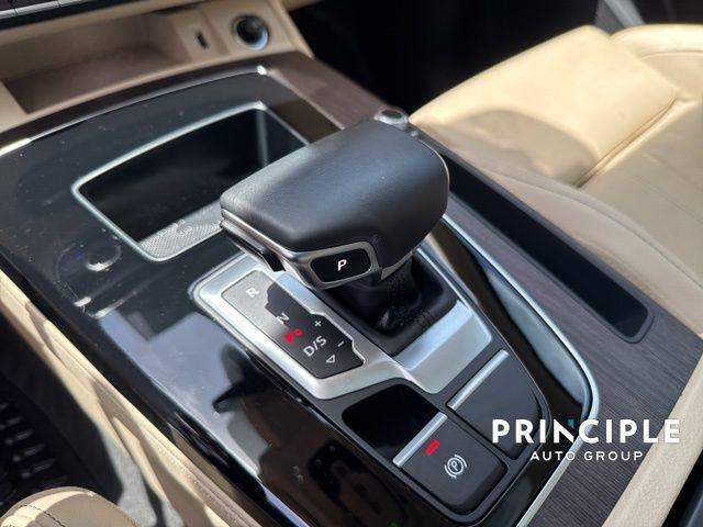 Photo of 2022 Glacier White Metallic Audi Q5