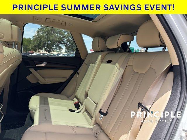 Photo of 2022 Glacier White Metallic Audi Q5