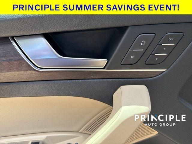 Photo of 2022 Glacier White Metallic Audi Q5