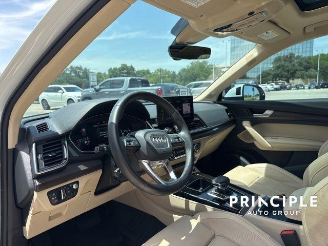 Photo of 2022 Glacier White Metallic Audi Q5