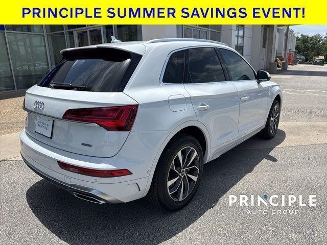 Photo of 2022 Glacier White Metallic Audi Q5