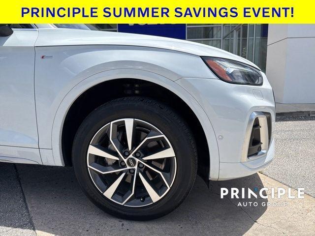 Photo of 2022 Glacier White Metallic Audi Q5
