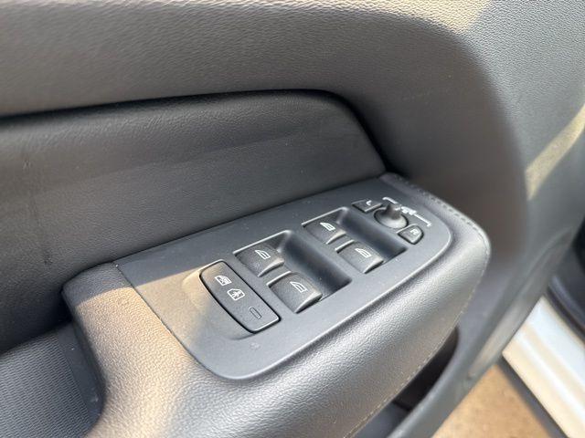 Photo of 2023 Crystal White Metallic Volvo XC60