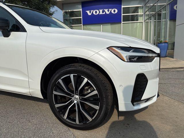 Photo of 2023 Crystal White Metallic Volvo XC60