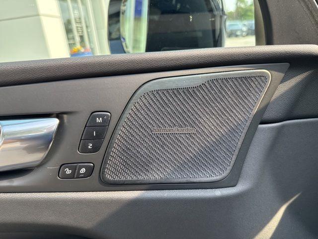 Photo of 2023 Crystal White Metallic Volvo XC60