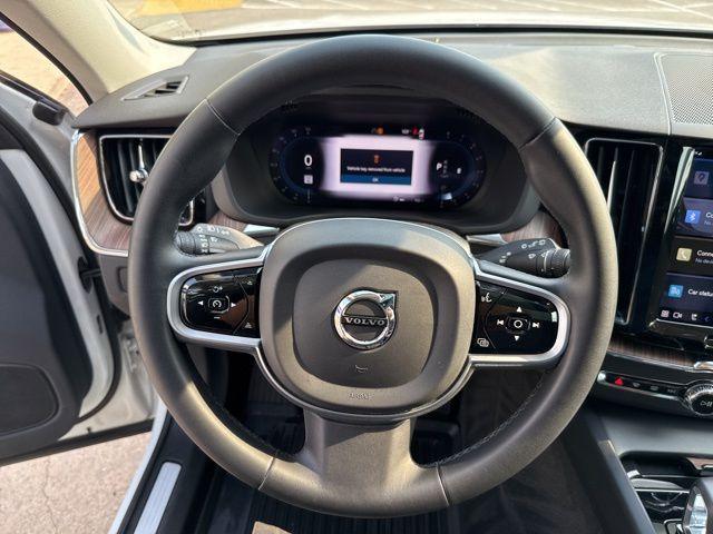 Photo of 2023 Crystal White Metallic Volvo XC60