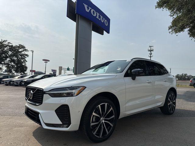 Photo of 2023 Crystal White Metallic Volvo XC60