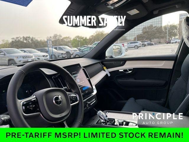 Photo of 2025 Crystal White Metallic Volvo XC90
