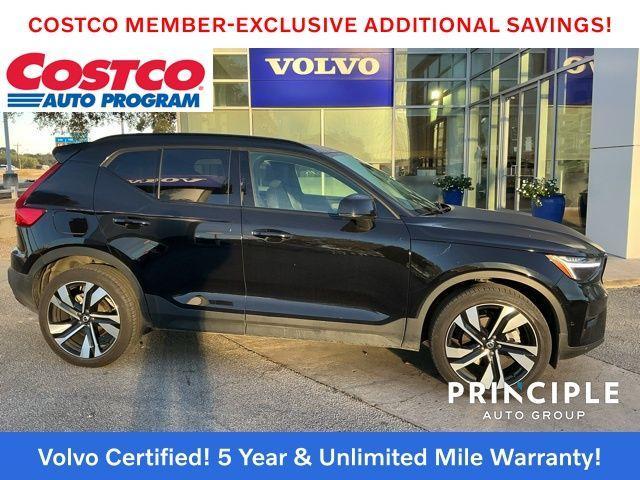Photo of 2025 Onyx Black Metallic Volvo XC40