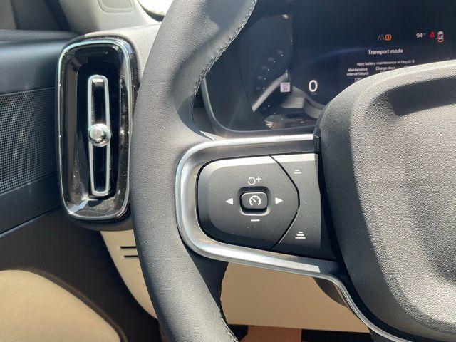 Photo of 2026 Crystal White Volvo XC40