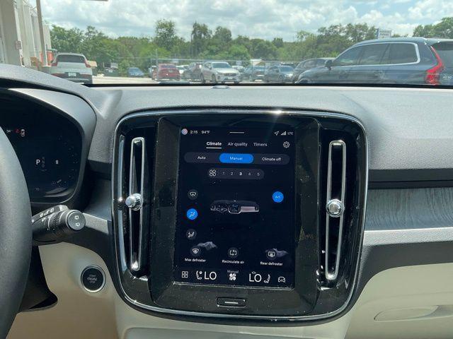 Photo of 2026 Crystal White Volvo XC40