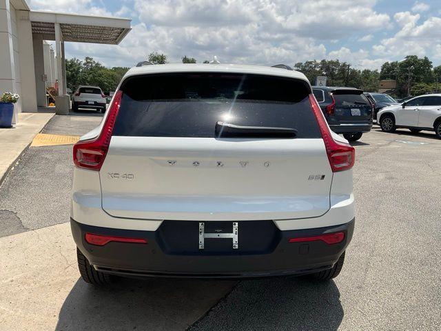 Photo of 2026 Crystal White Volvo XC40