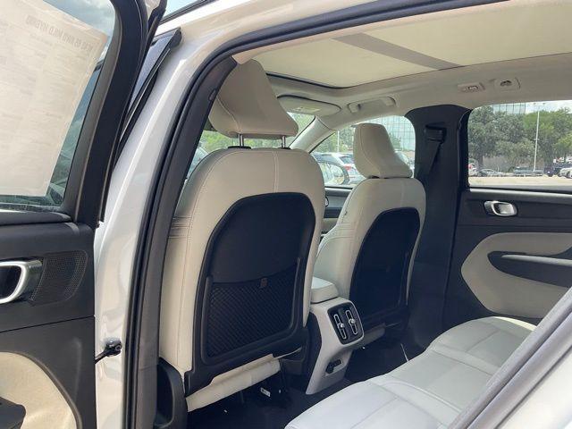 Photo of 2026 Crystal White Volvo XC40