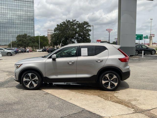 Photo of 2023 Silver Volvo XC40